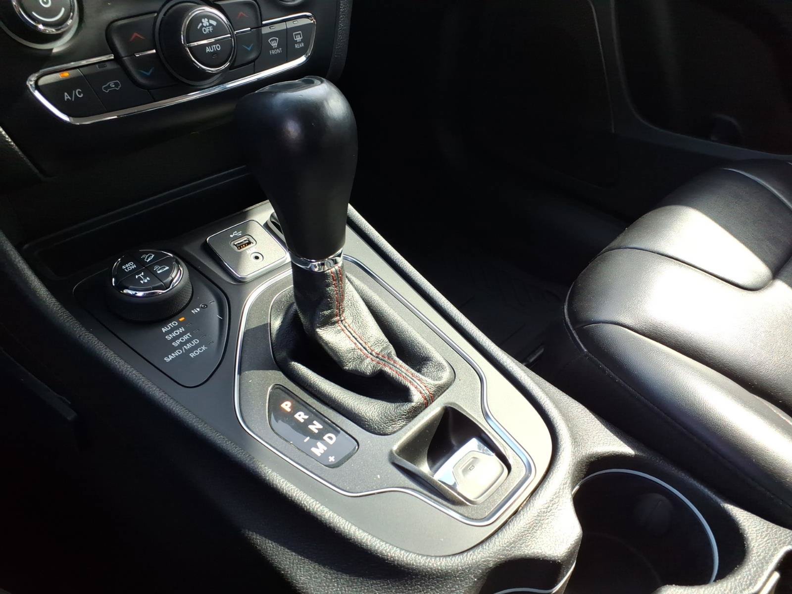 Used 2019 Jeep Cherokee Trailhawk w/ Cold Weather Group AWD/4WD image 22