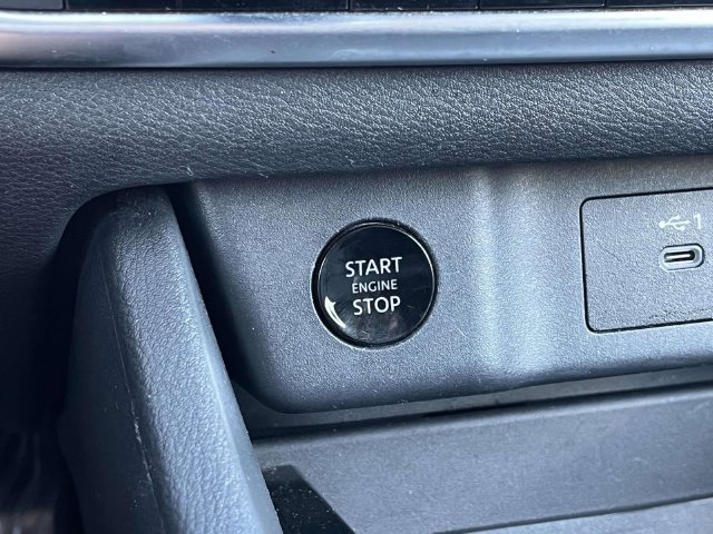 Used 2025 Nissan Rogue SV AWD/4WD image 32