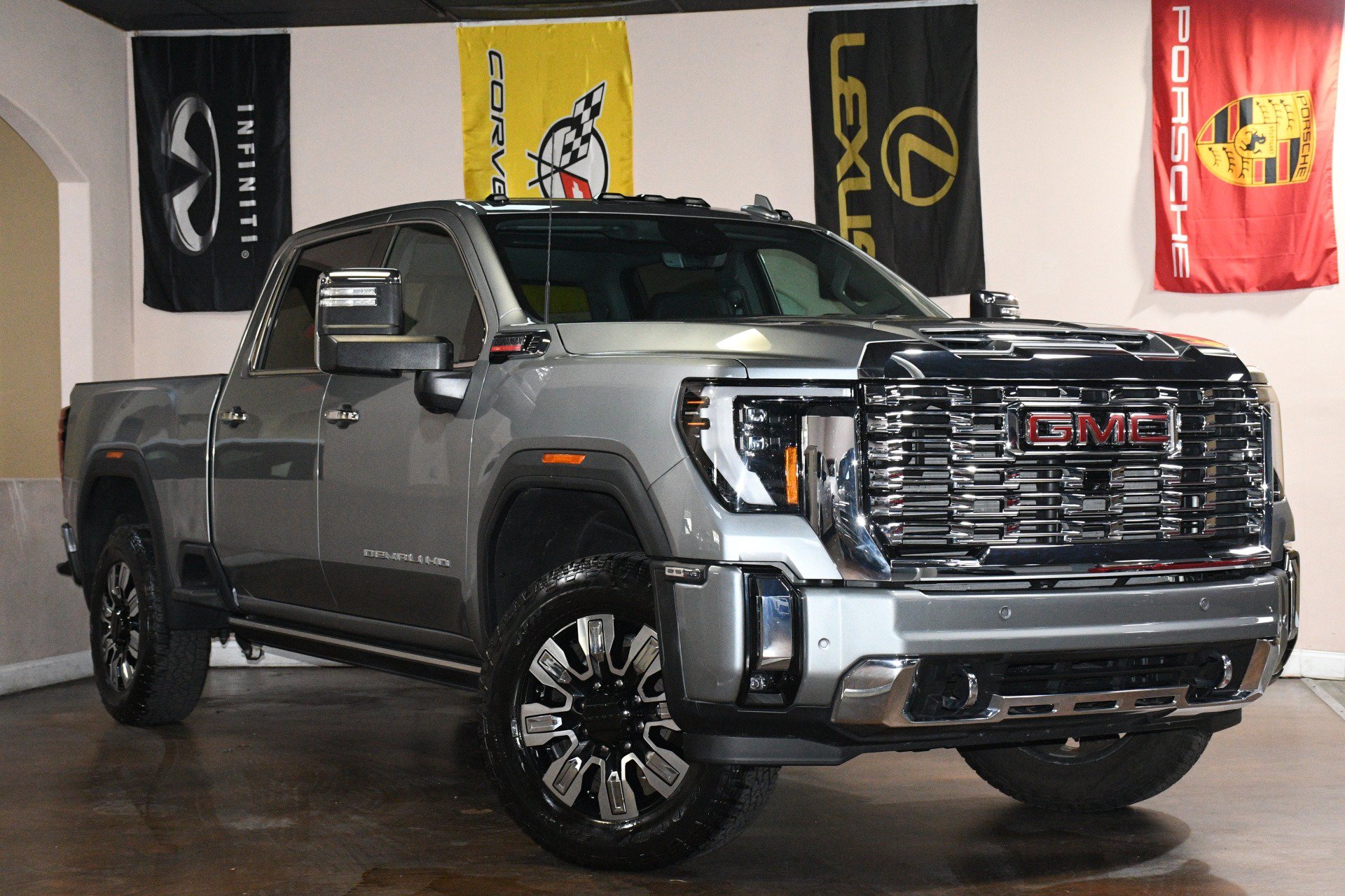 Used 2024 GMC Sierra 2500 Denali w/ Denali Reserve Package AWD/4WD image 3