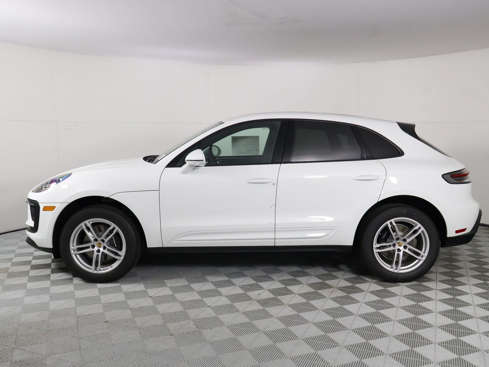 New 2026 Porsche Macan AWD/4WD image 2