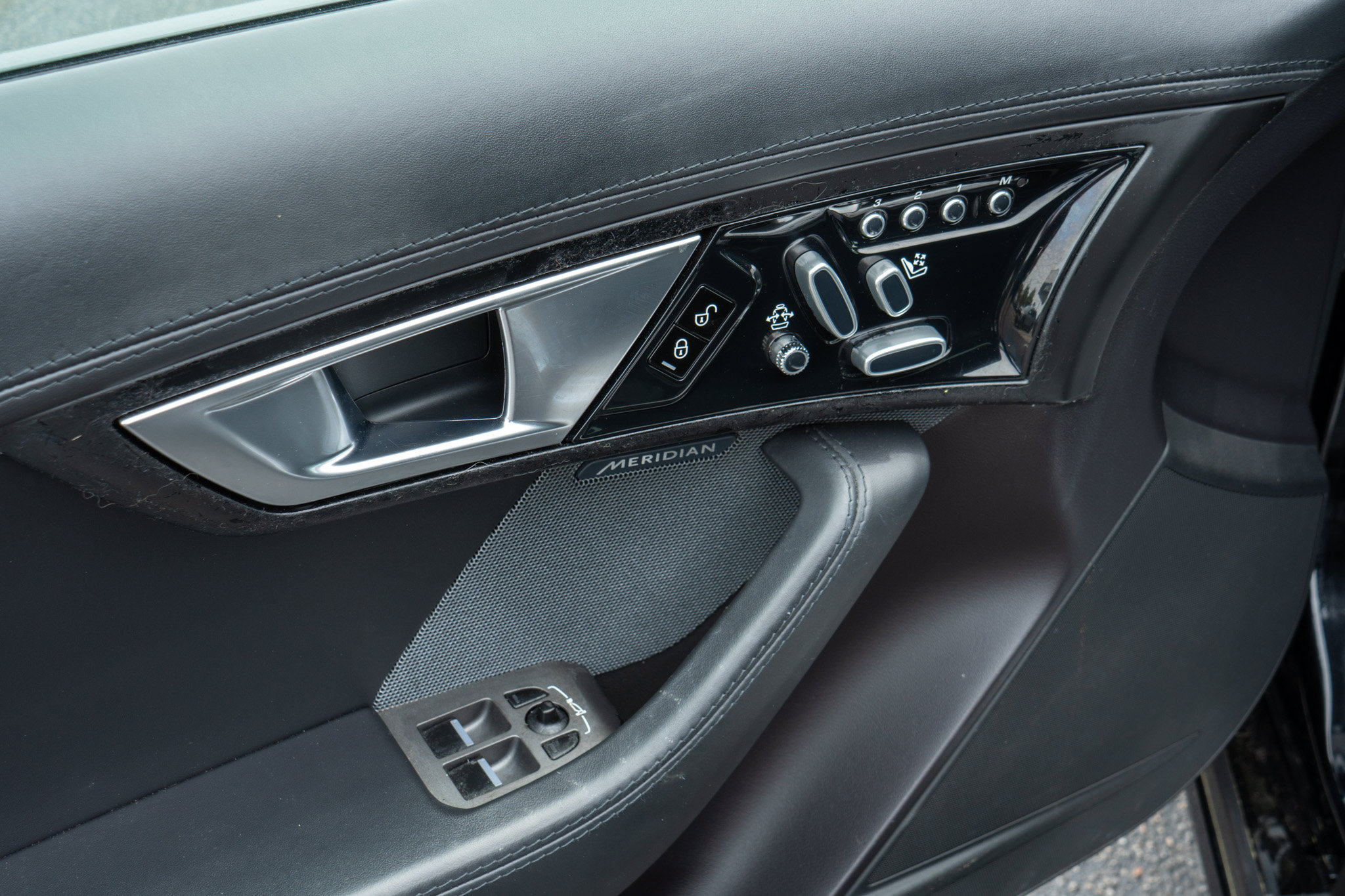 Used 2014 Jaguar F-TYPE S RWD image 18
