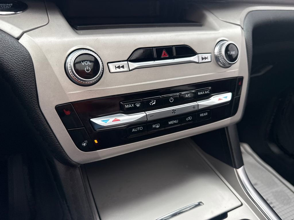 Used 2023 Ford Explorer XLT w/ Equipment Group 202A image 34