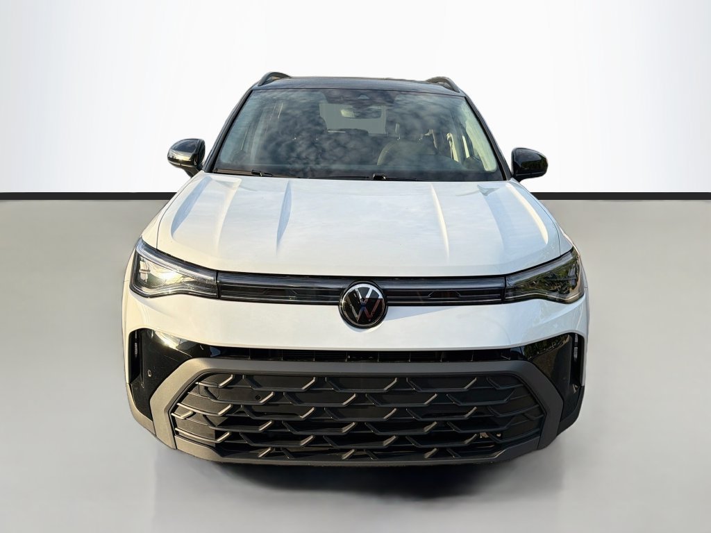 Used 2025 Volkswagen Taos SE FWD image 2