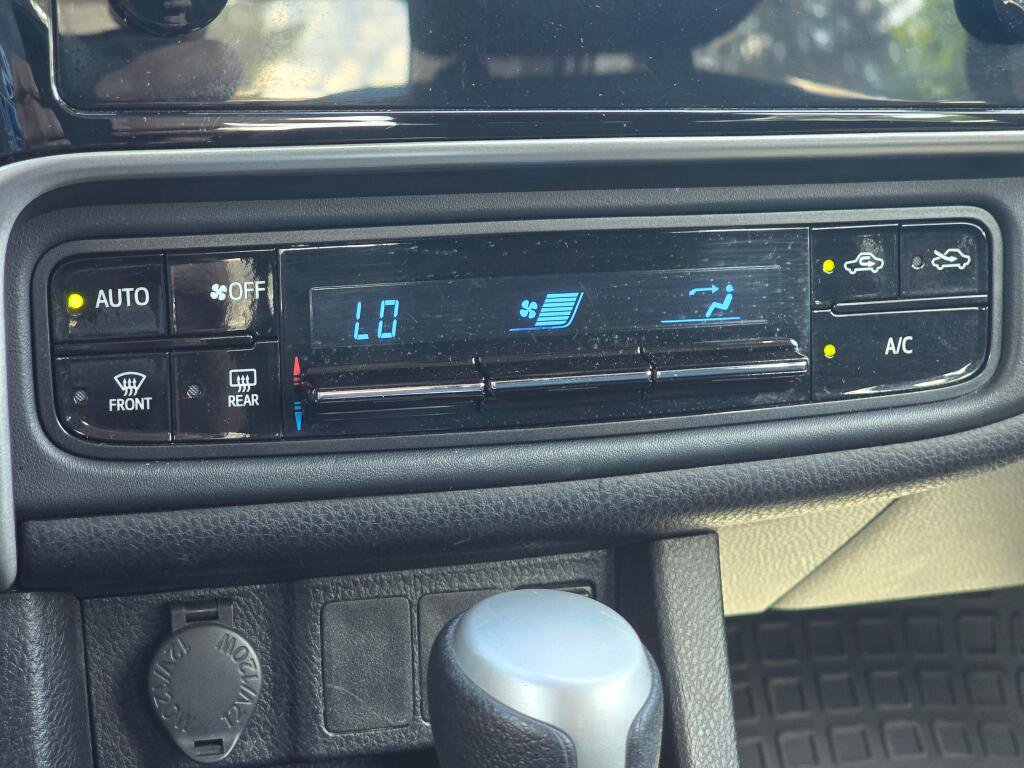 Used 2019 Toyota Corolla LE FWD image 23