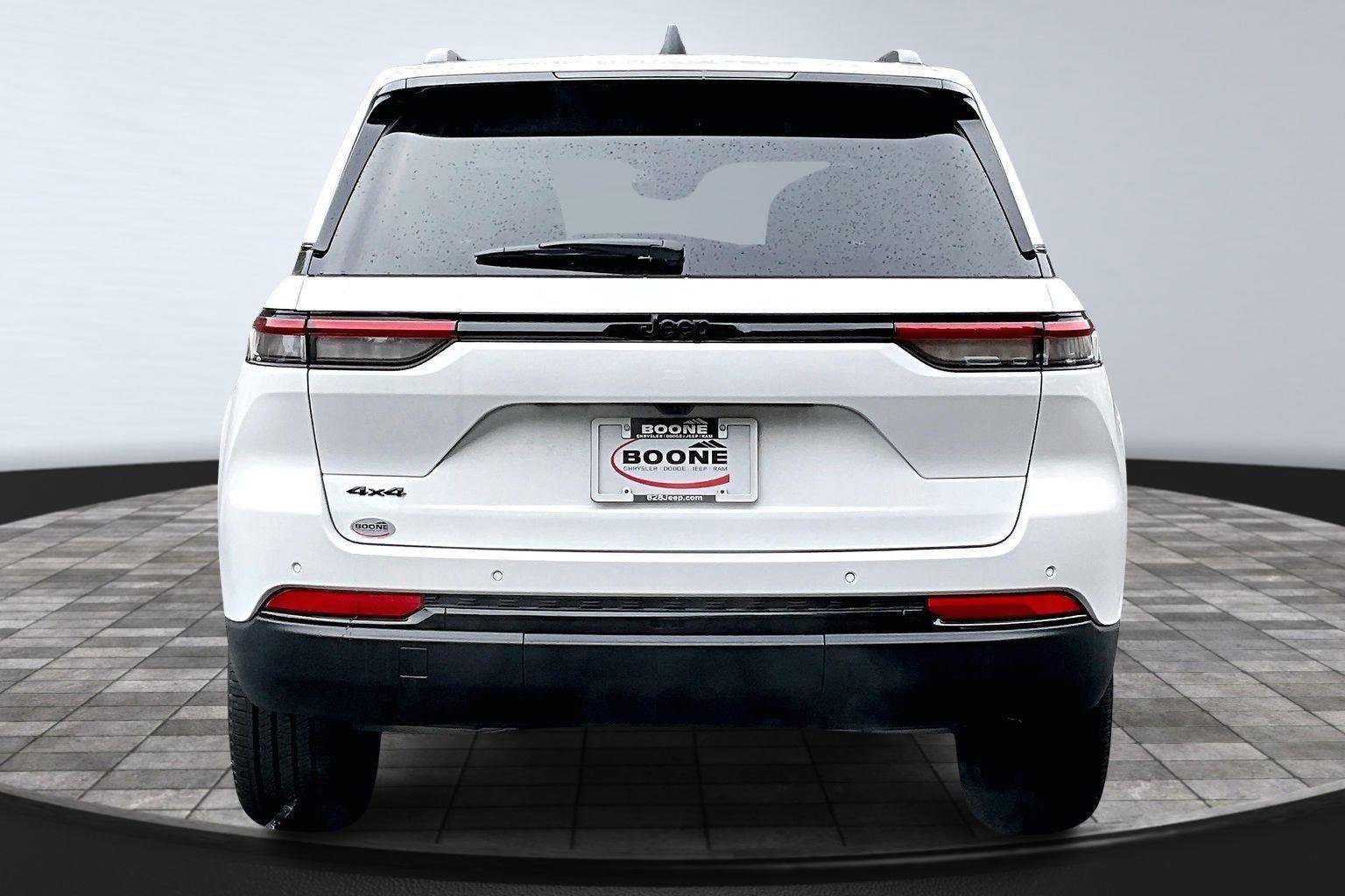 New 2025 Jeep Grand Cherokee Altitude image 5