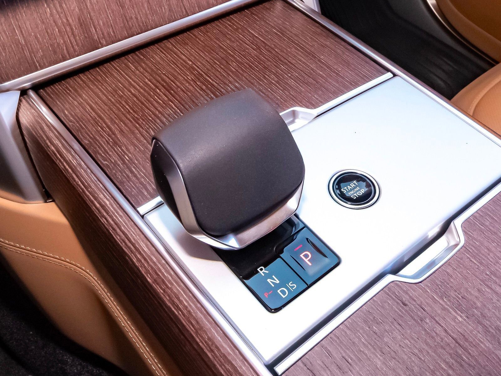 New 2025 Land Rover Range Rover SE image 26