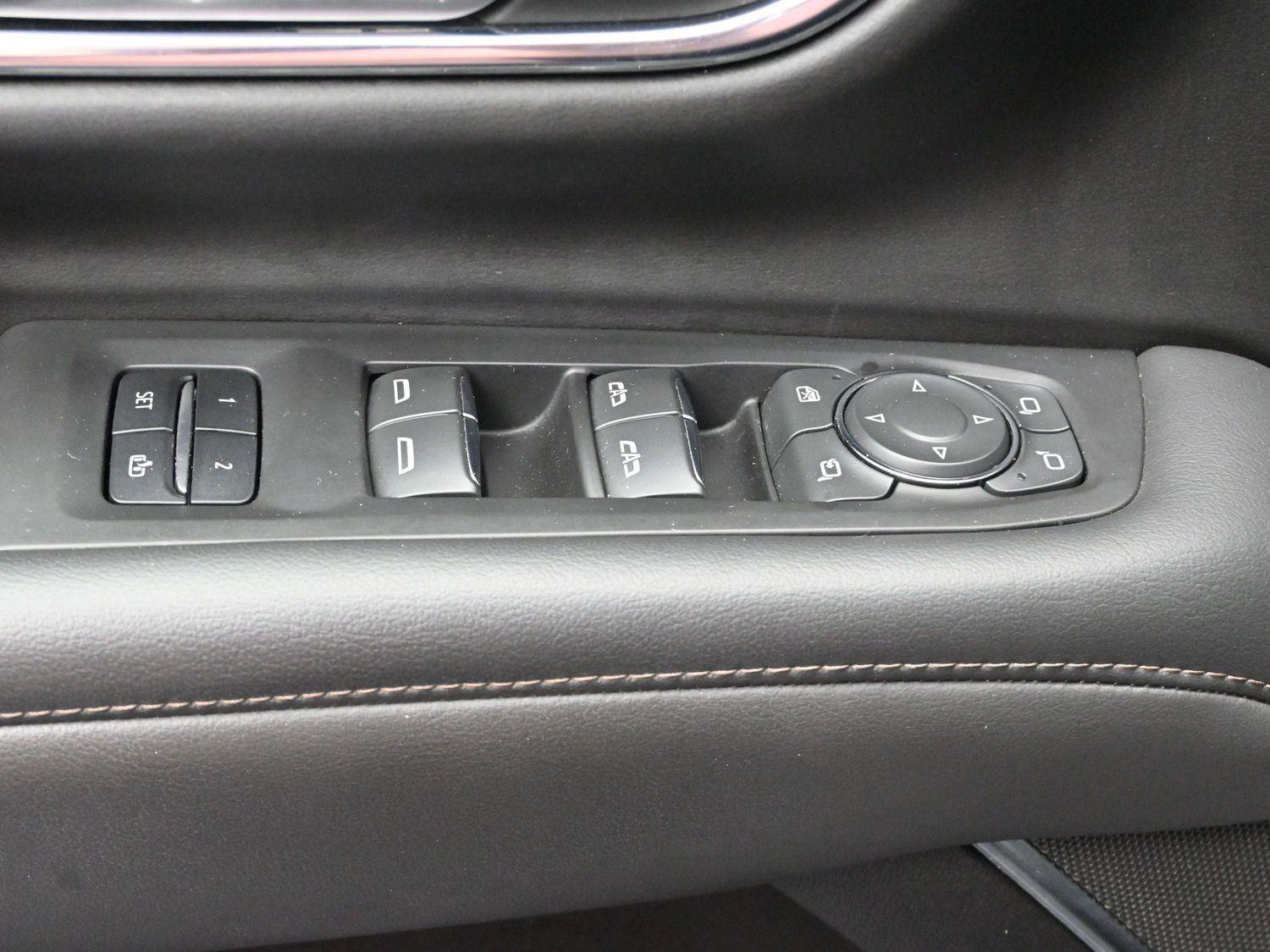 Used 2022 Chevrolet Suburban High Country image 14