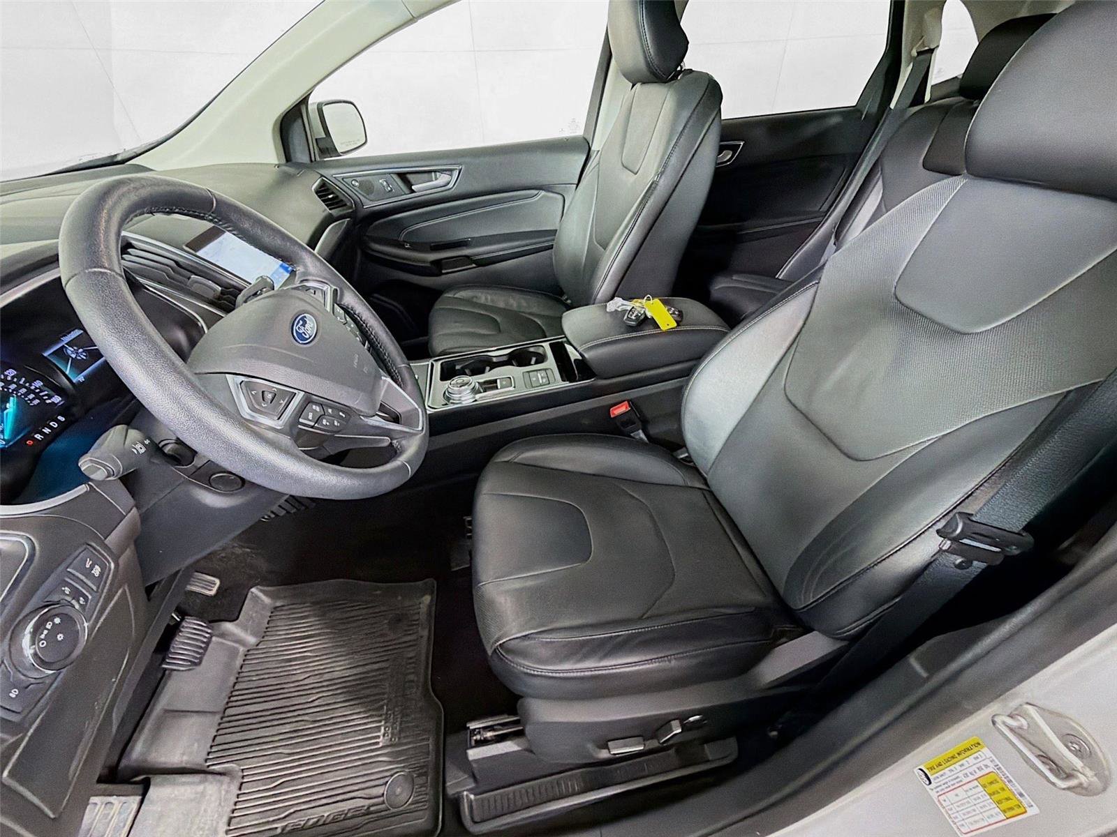 Used 2019 Ford Edge Titanium w/ Equipment Group 301A AWD/4WD image 11