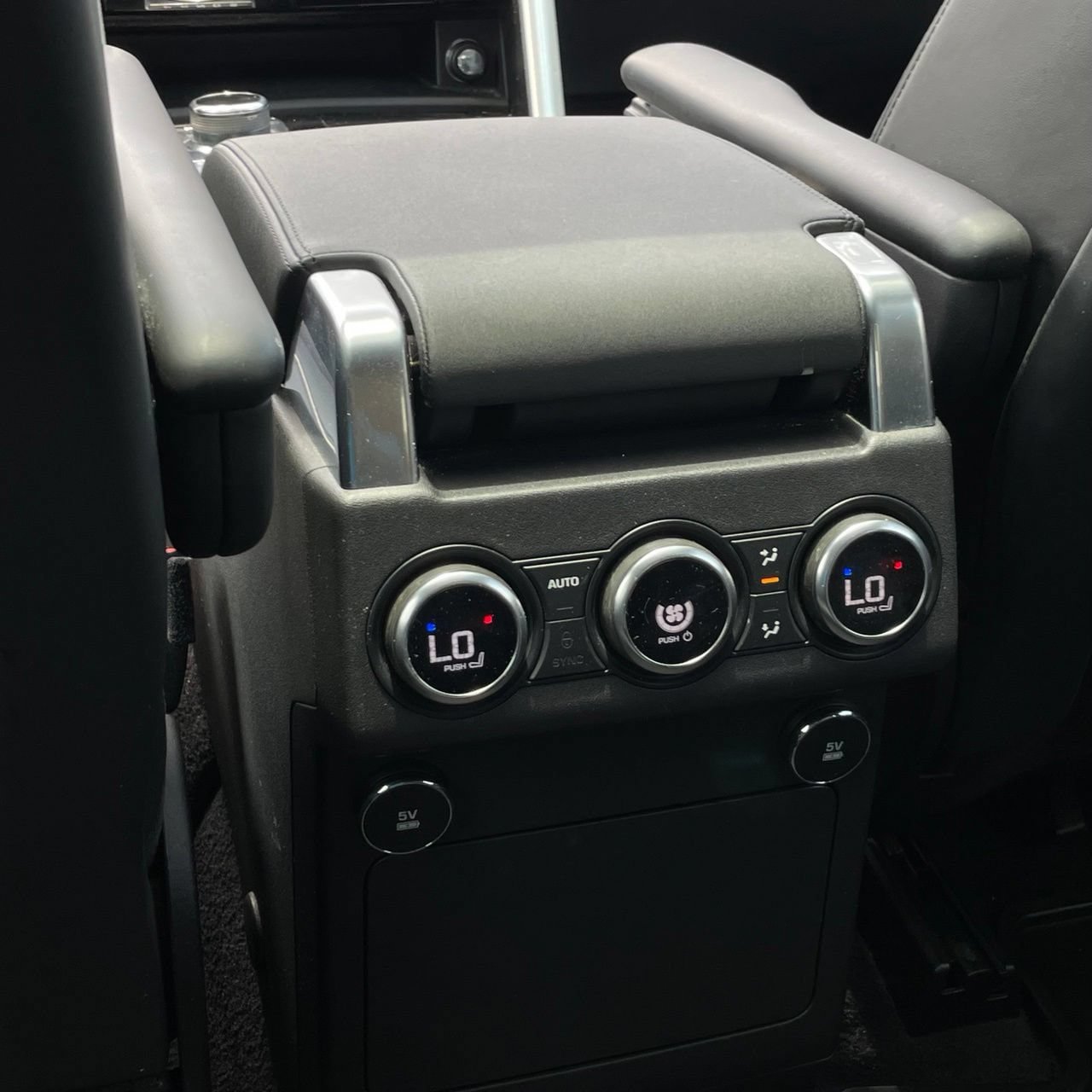 Used 2019 Land Rover Discovery HSE AWD/4WD image 25