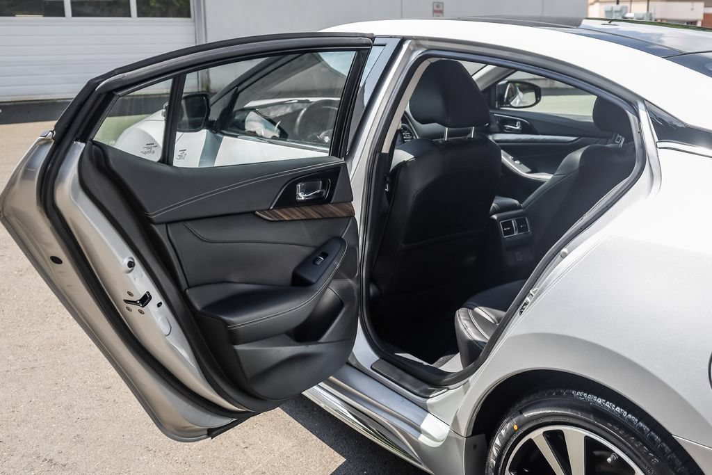 Used 2018 Nissan Maxima Platinum FWD image 20