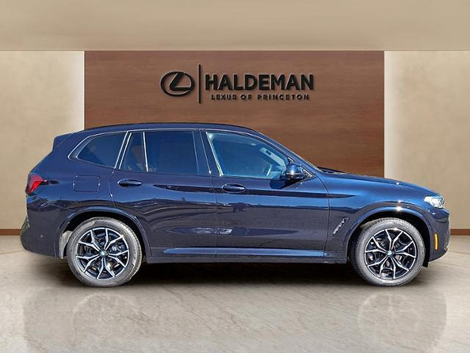 Used 2023 BMW X3 xDrive30i w/ M Sport Package AWD/4WD image 7