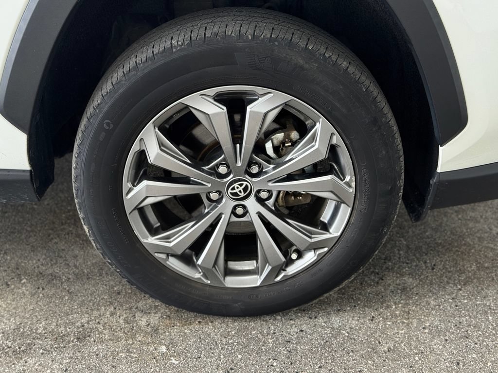 Used 2022 Toyota RAV4 Limited AWD/4WD image 26