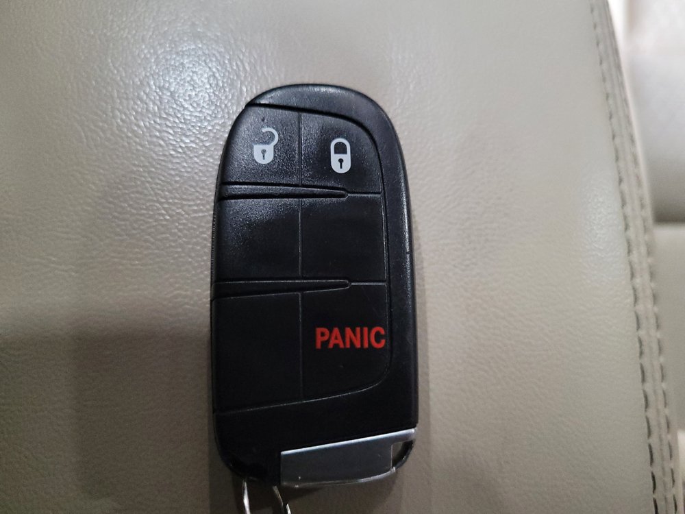 Used 2022 Jeep Grand Cherokee Laredo E AWD/4WD image 32