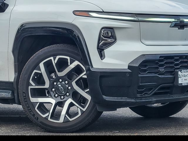 Used 2025 Chevrolet Silverado EV RST AWD/4WD image 4