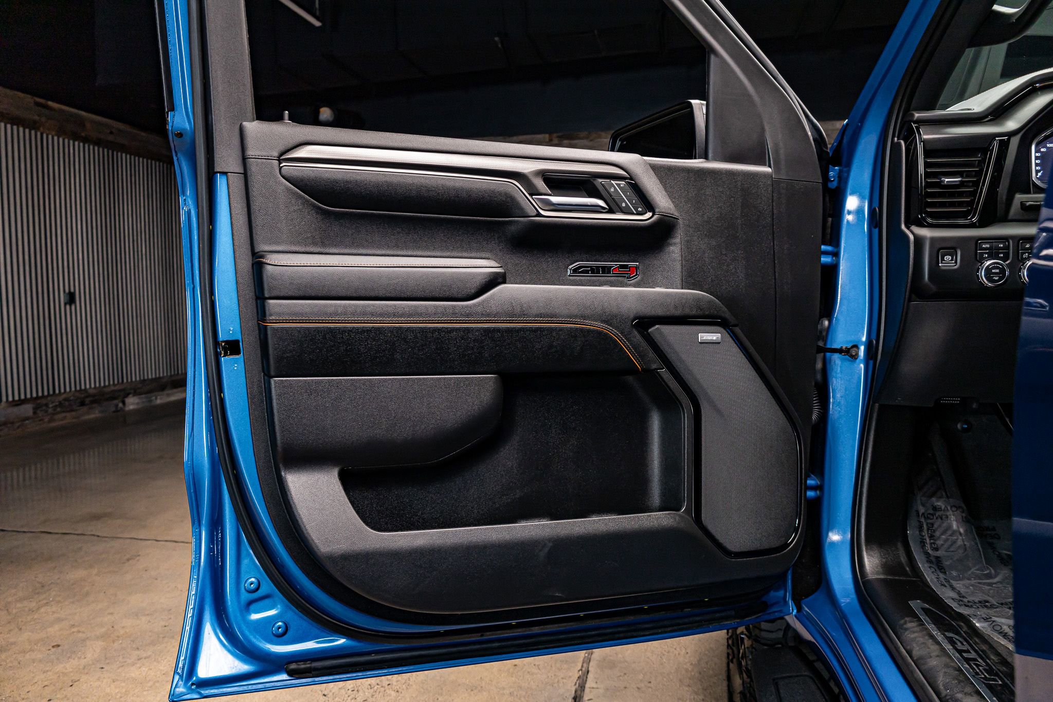 Used 2024 GMC Sierra 1500 AT4 w/ Technology Package image 25