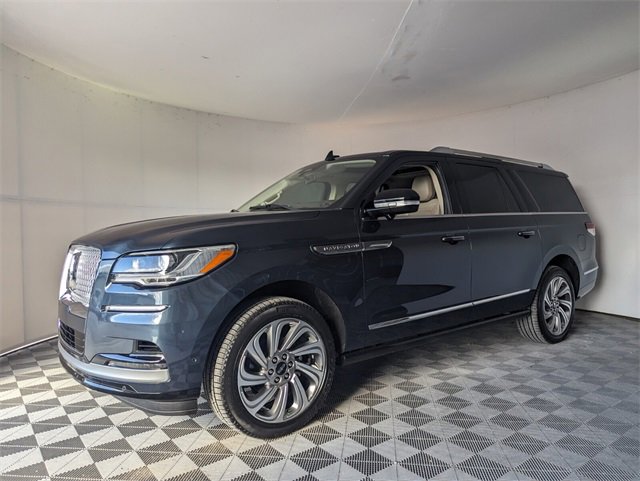 Used 2024 Lincoln Navigator L Reserve image 4