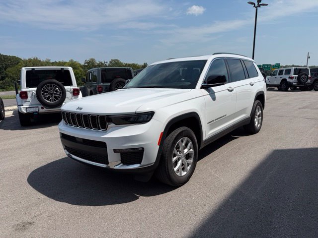 Used 2023 Jeep Grand Cherokee L Limited AWD/4WD image 7