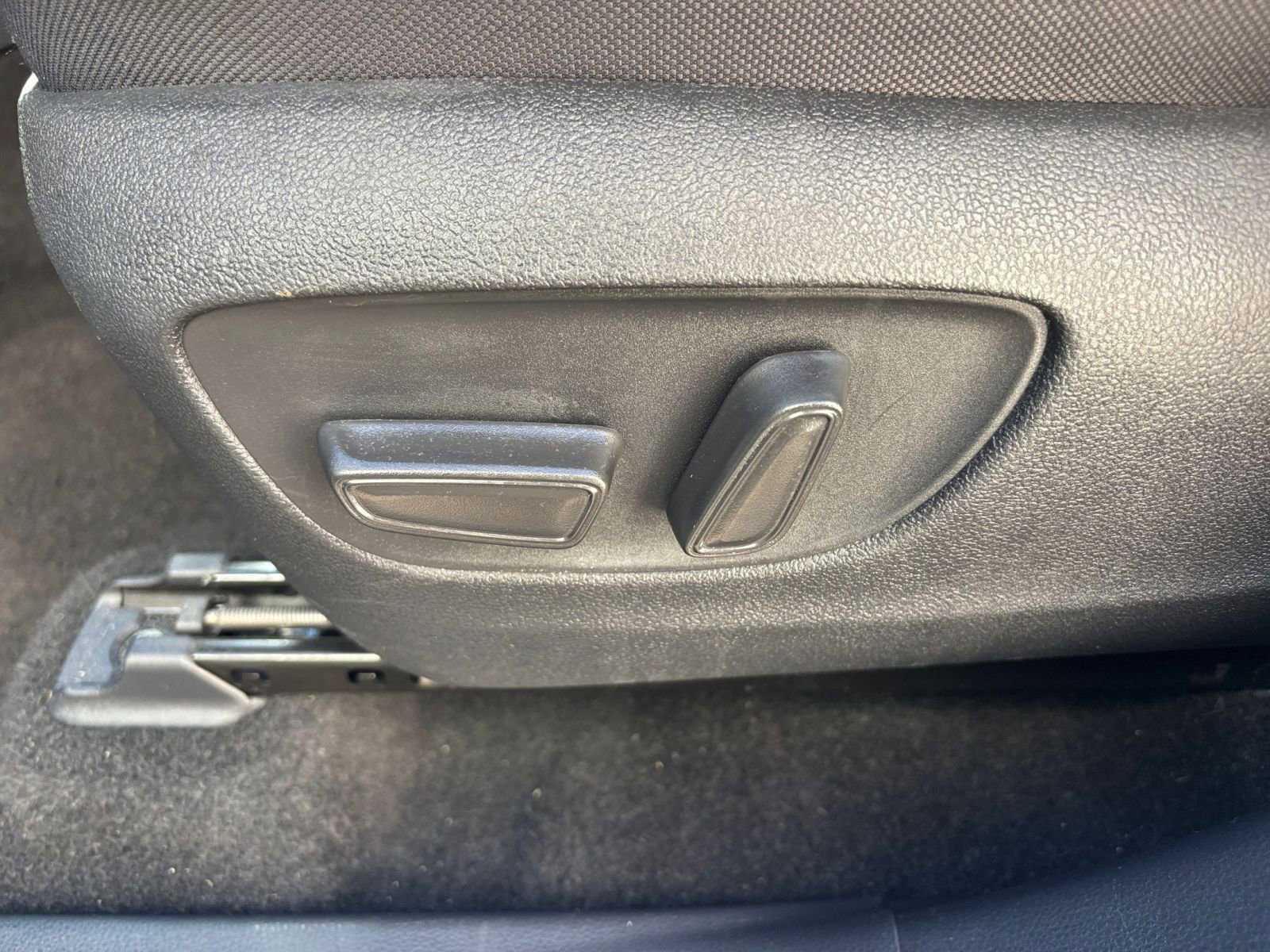 Used 2025 Toyota Highlander LE image 24