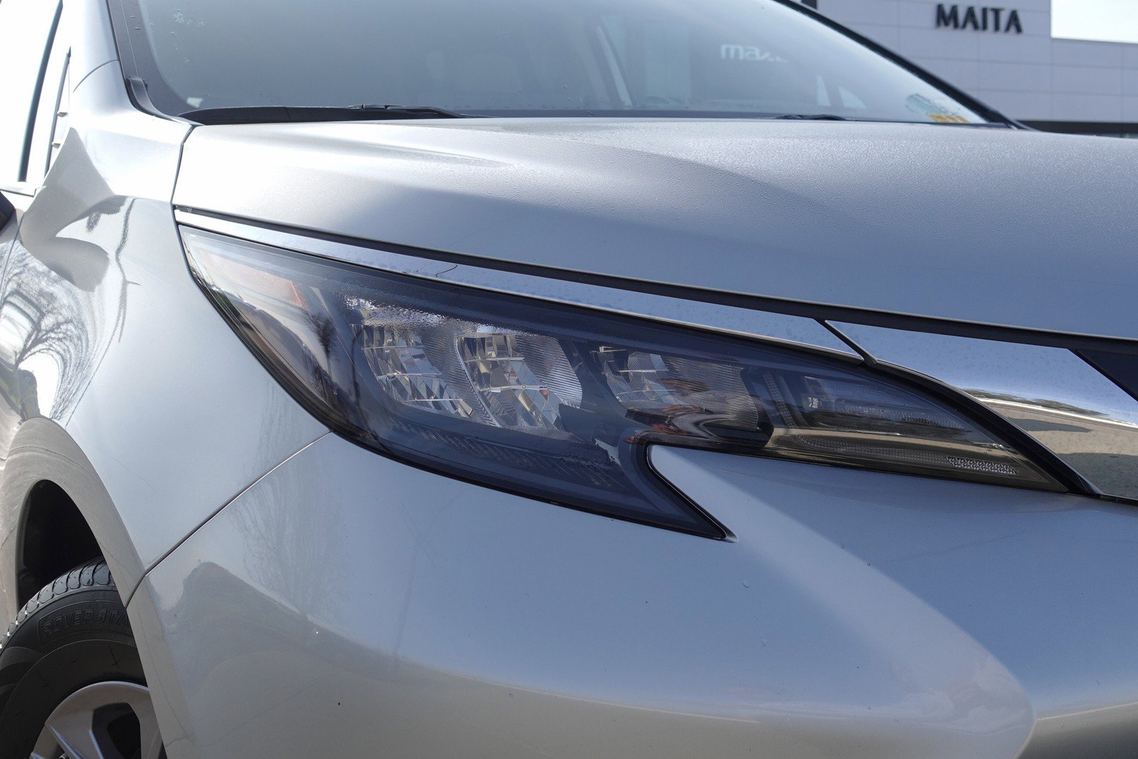 Used 2024 Toyota Sienna LE image 3