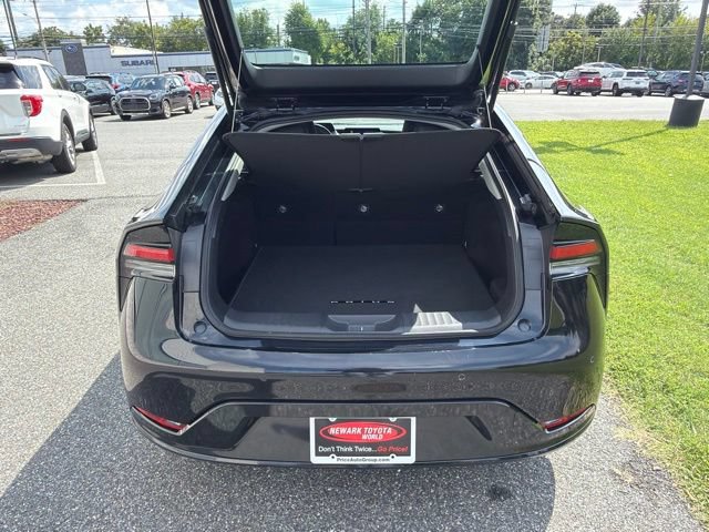Used 2024 Toyota Prius XLE AWD/4WD image 8