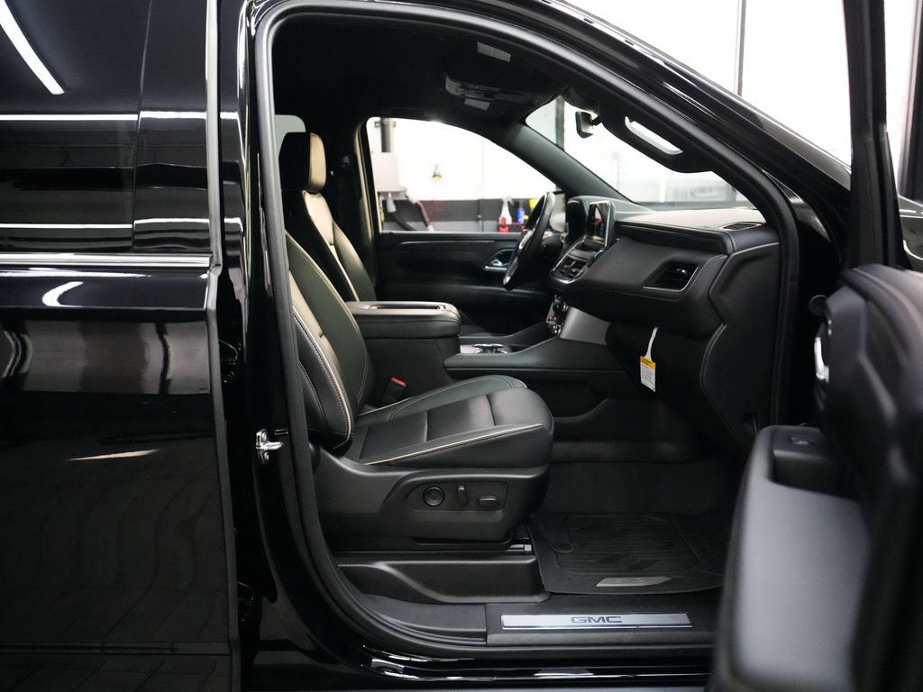 Used 2024 GMC Yukon XL SLT w/ SLT Luxury Package AWD/4WD image 37