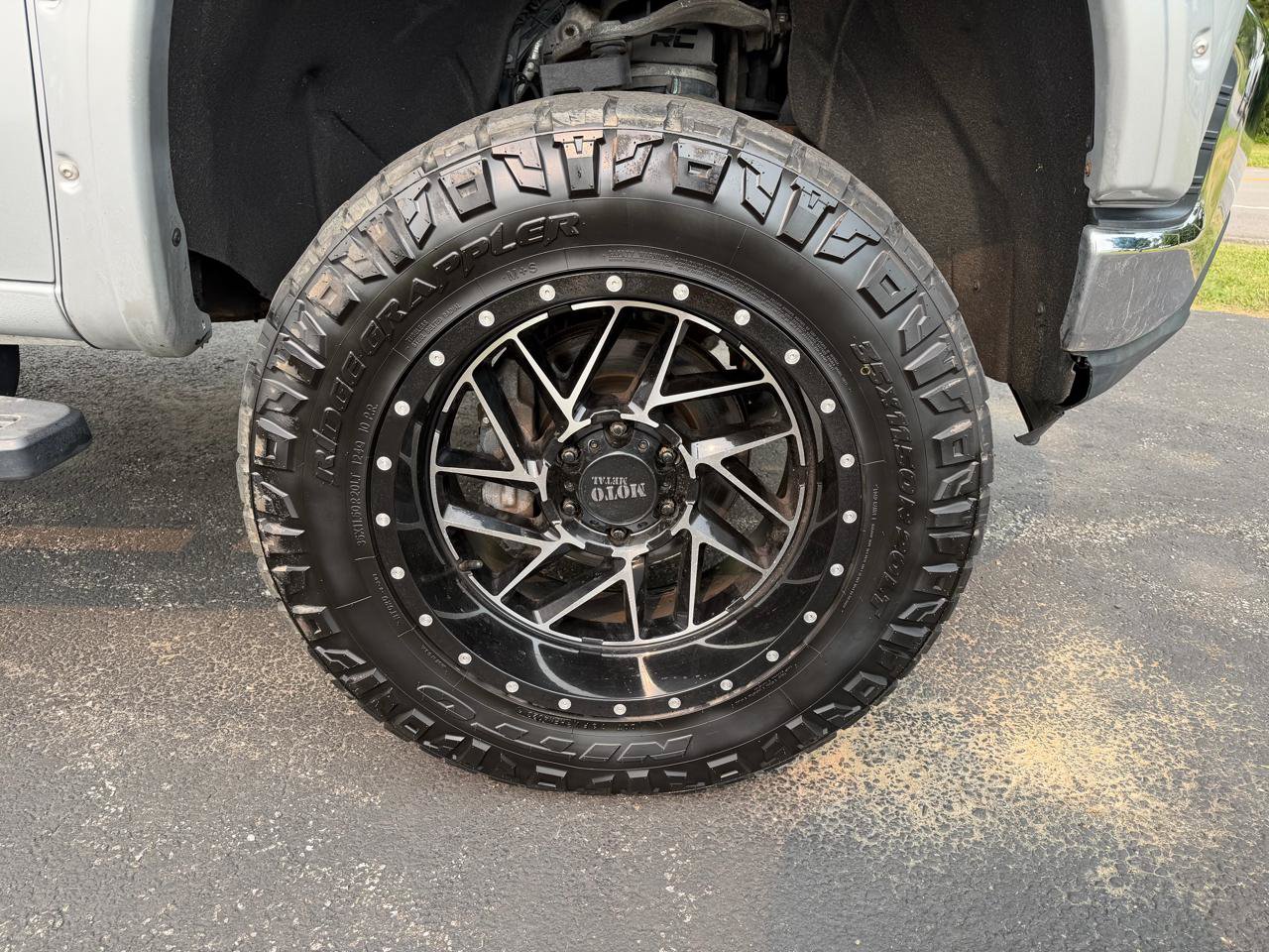 Used 2019 Chevrolet Silverado 1500 LT AWD/4WD image 16