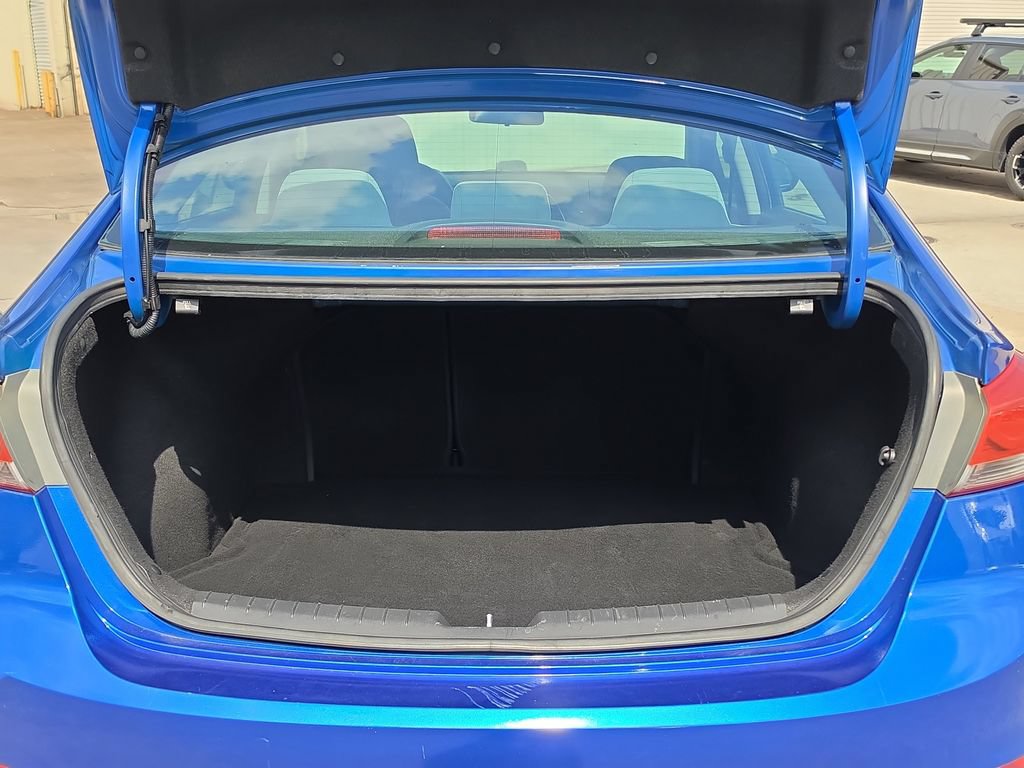 Used 2017 Hyundai Elantra SE FWD image 6
