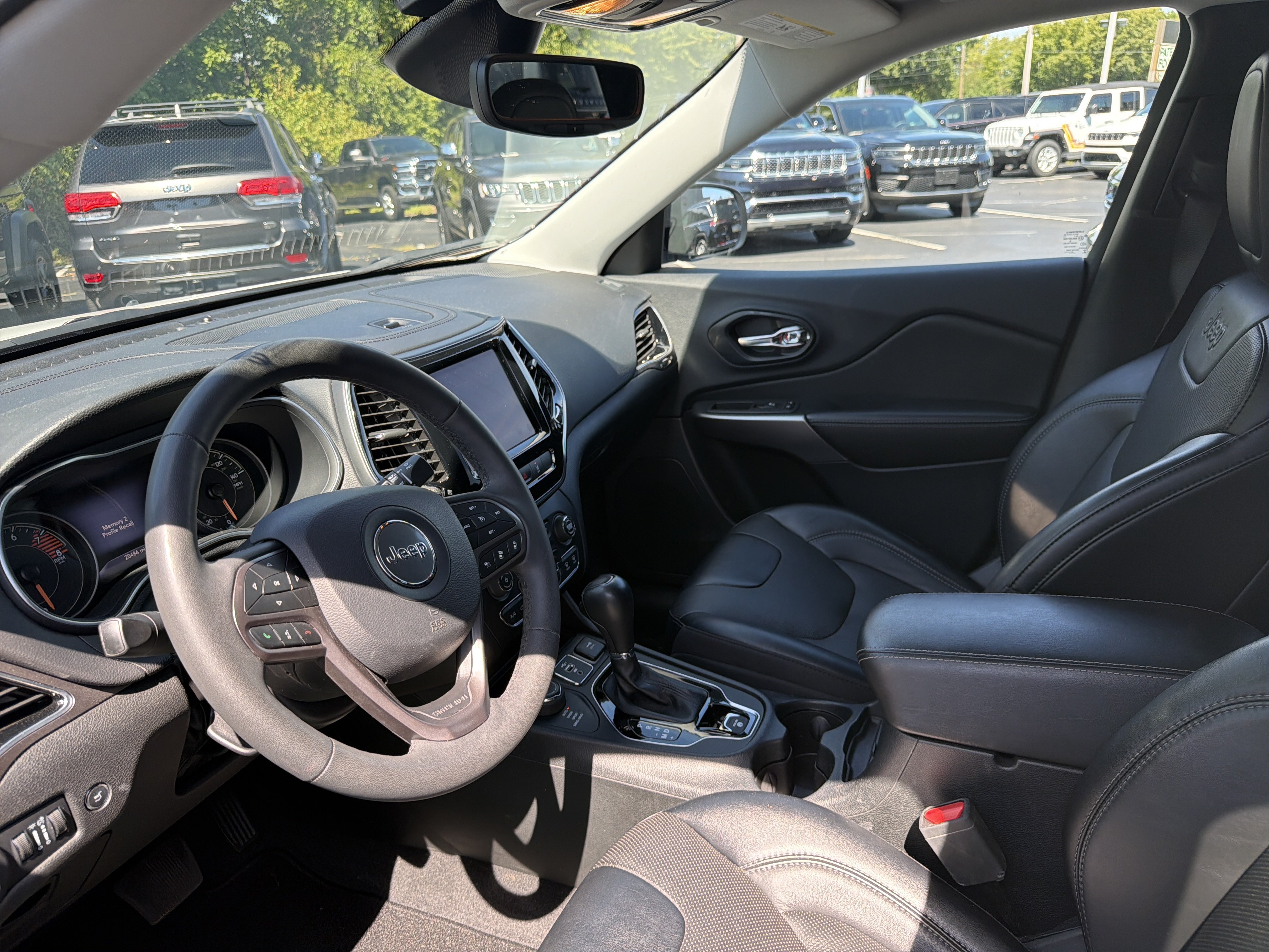 Used 2022 Jeep Cherokee Limited AWD/4WD image 13