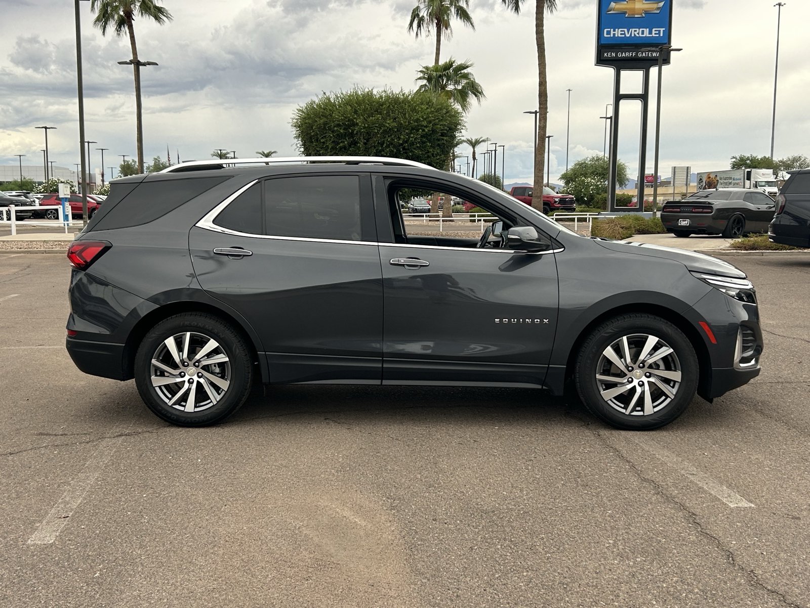 Certified 2022 Chevrolet Equinox Premier w/ LPO, Cargo Package FWD image 6