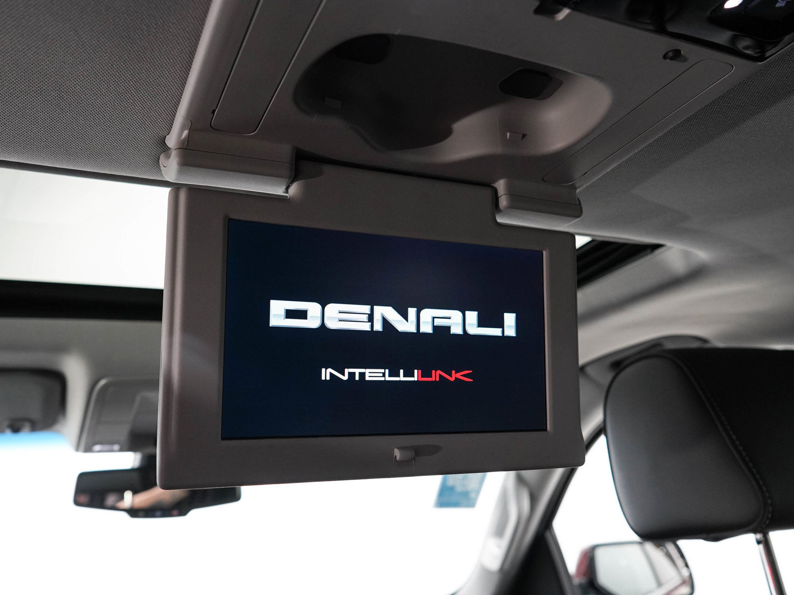 Used 2018 GMC Yukon XL Denali w/ Open Road Package AWD/4WD image 17