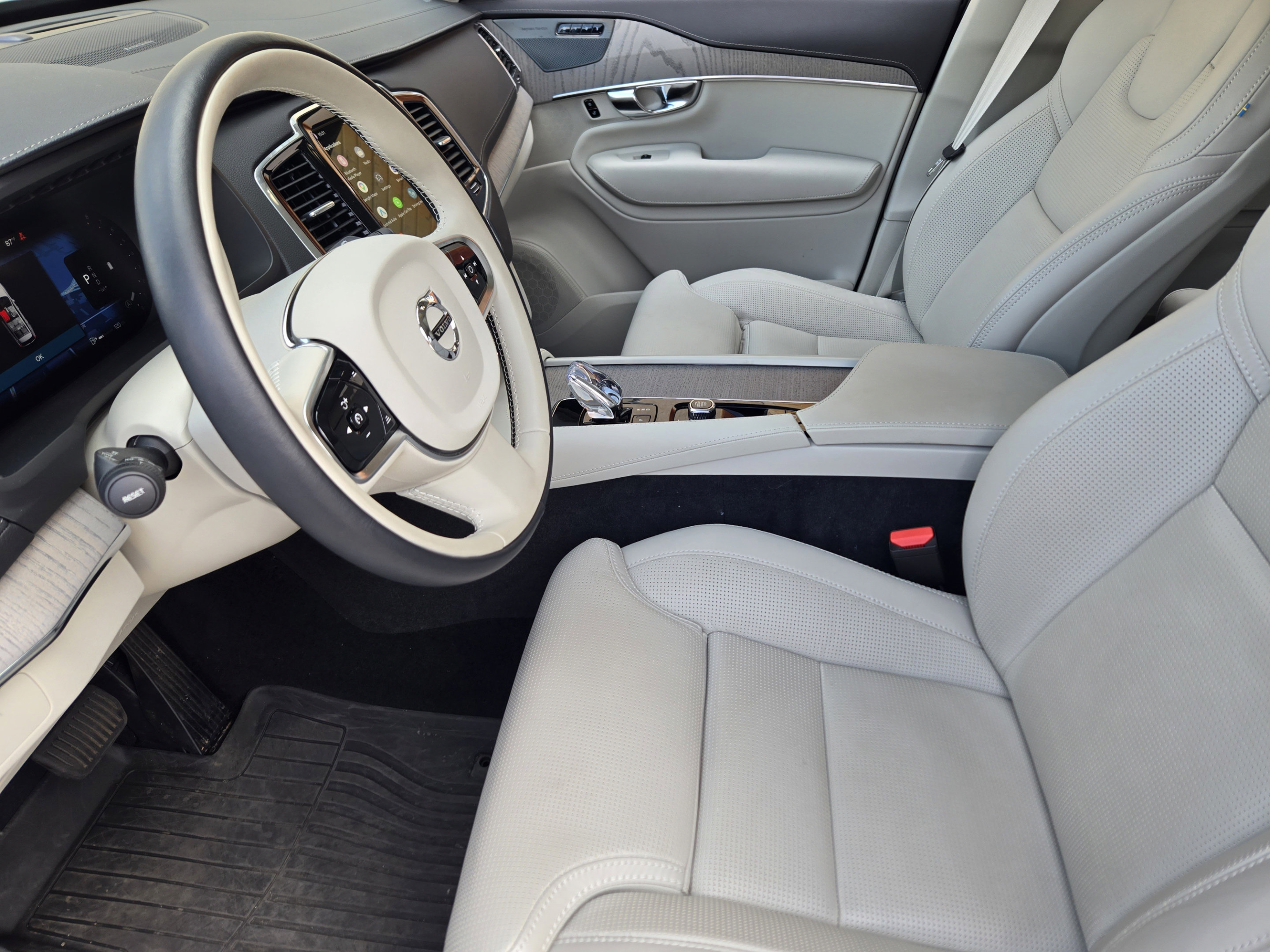 Certified 2025 Volvo XC90 B6 Ultra w/ Protection Package Premier AWD/4WD image 12