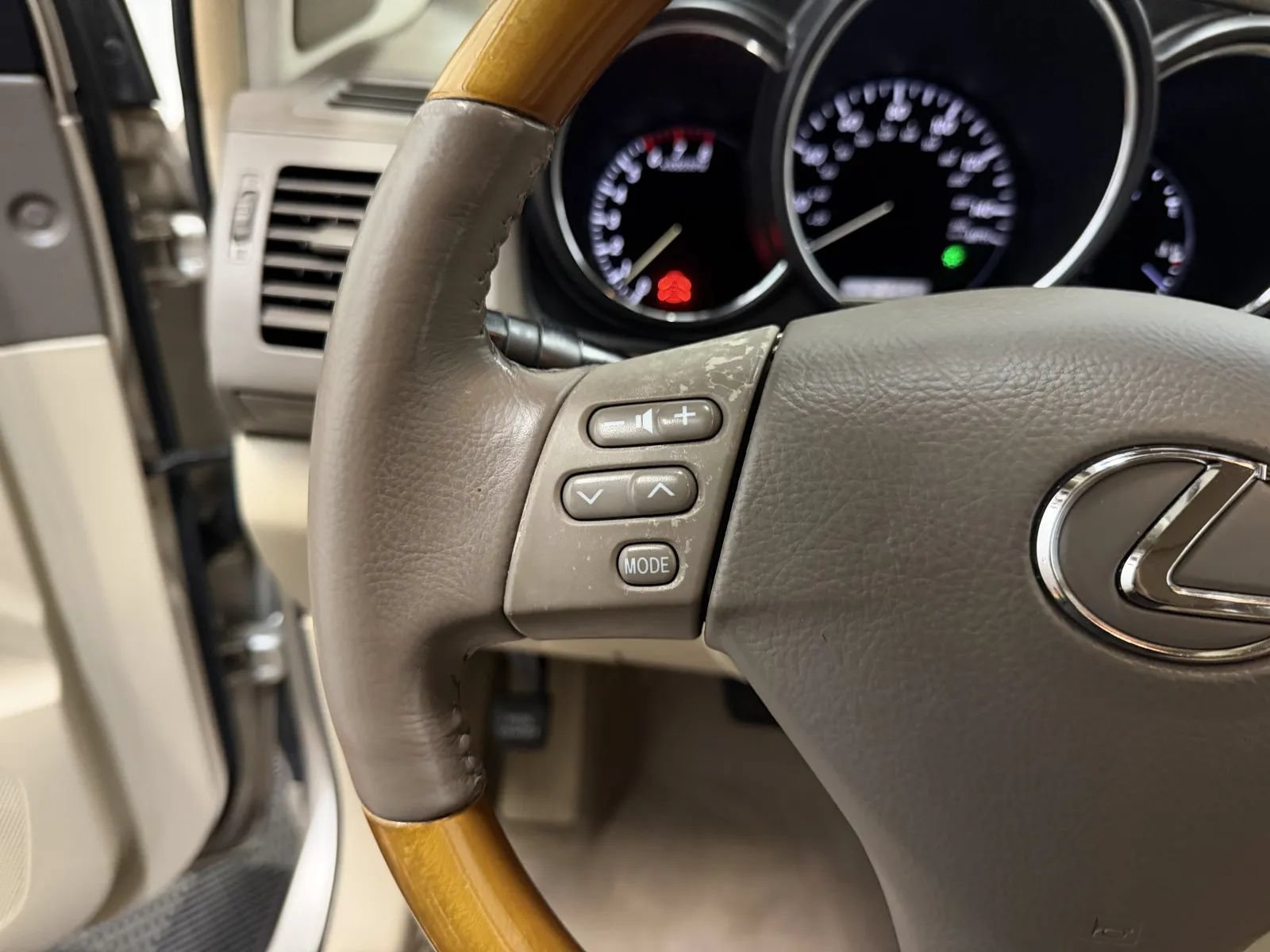 Used 2004 Lexus RX 330 FWD image 22