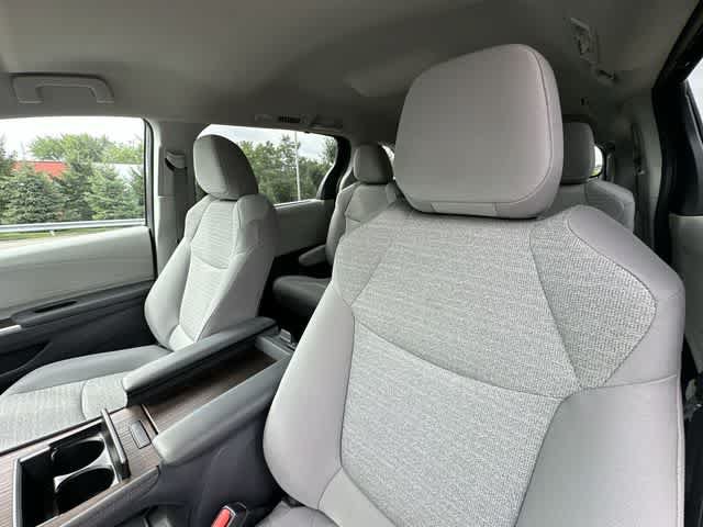 Used 2022 Toyota Sienna LE AWD/4WD image 14