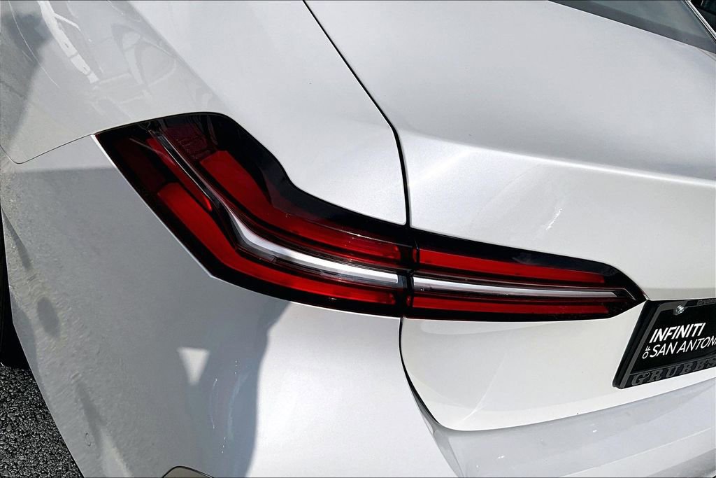 Used 2025 BMW 530i w/ Premium Package RWD image 40