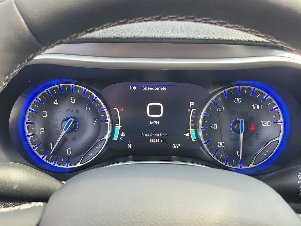 Certified 2024 Chrysler Pacifica Touring-L FWD image 22