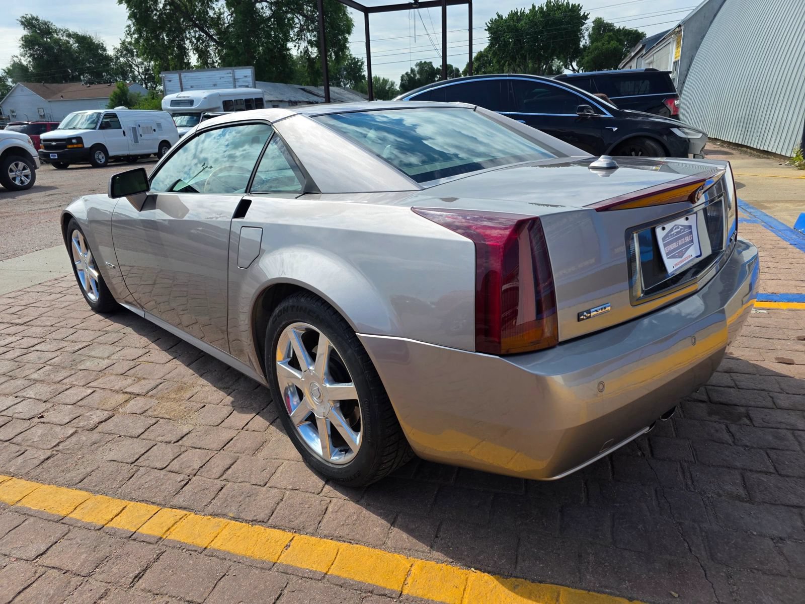 Used 2004 Cadillac XLR RWD image 8