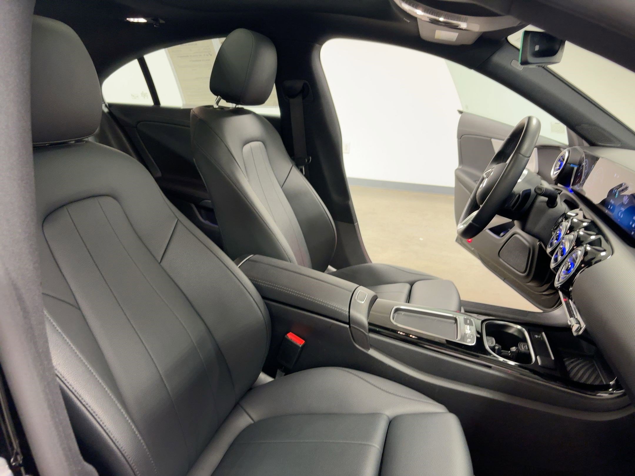 Used 2025 Mercedes-Benz CLA 250 image 33