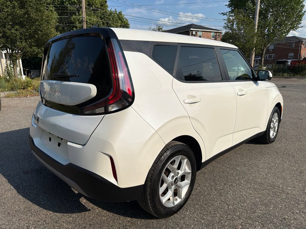Certified 2023 Kia Soul LX w/ Option Group 015 FWD image 7