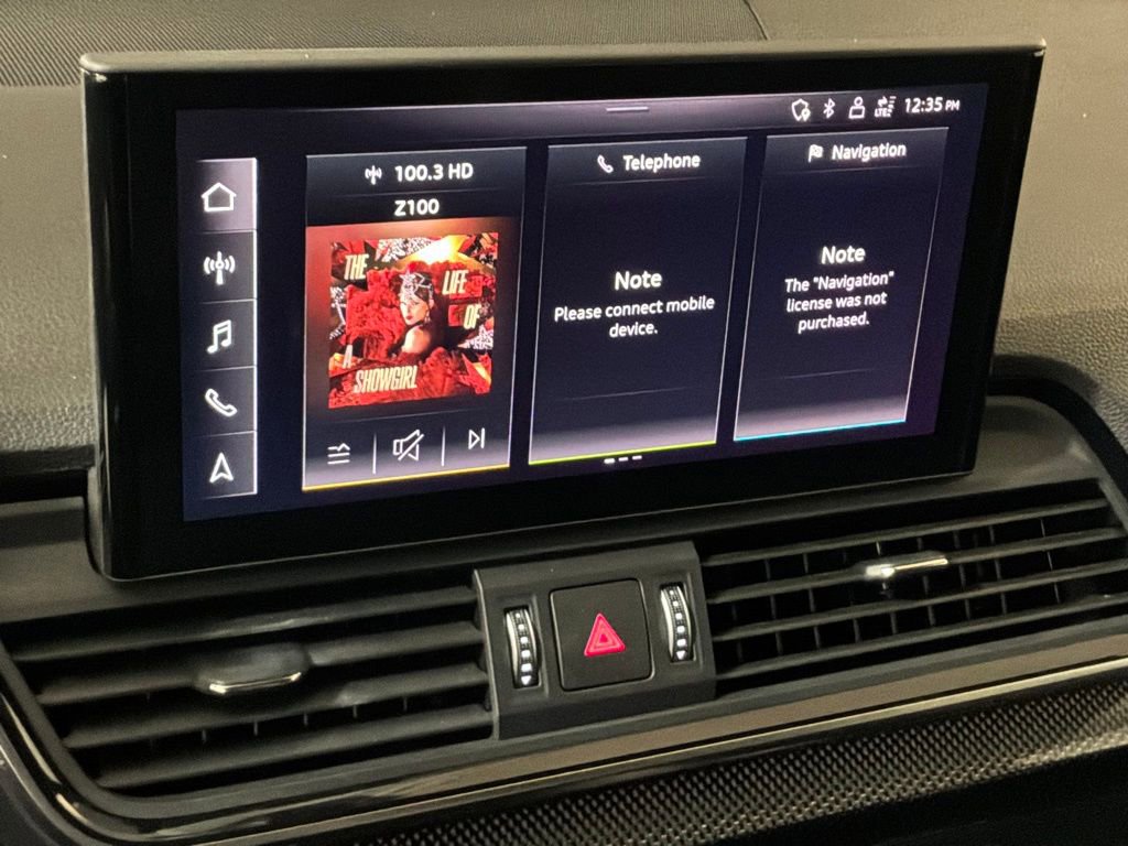 Used 2023 Audi SQ5 Premium w/ Convenience Package image 2