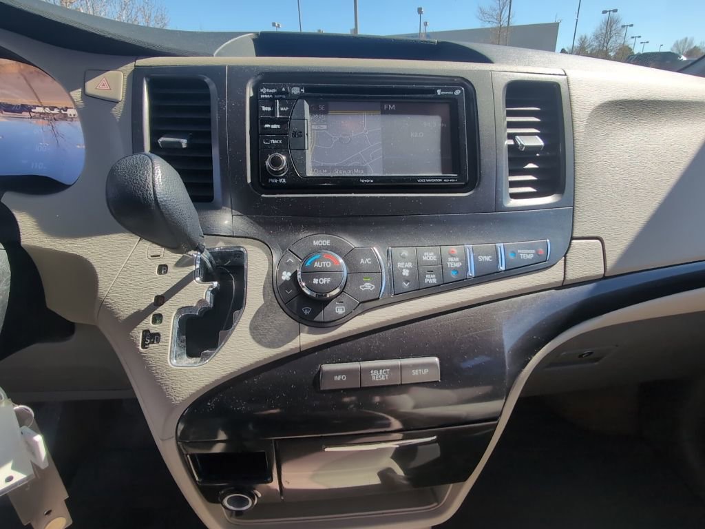 Used 2013 Toyota Sienna LE w/ Towing Pkg image 20