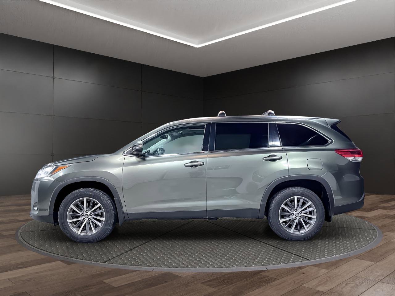 Used 2019 Toyota Highlander XLE image 5