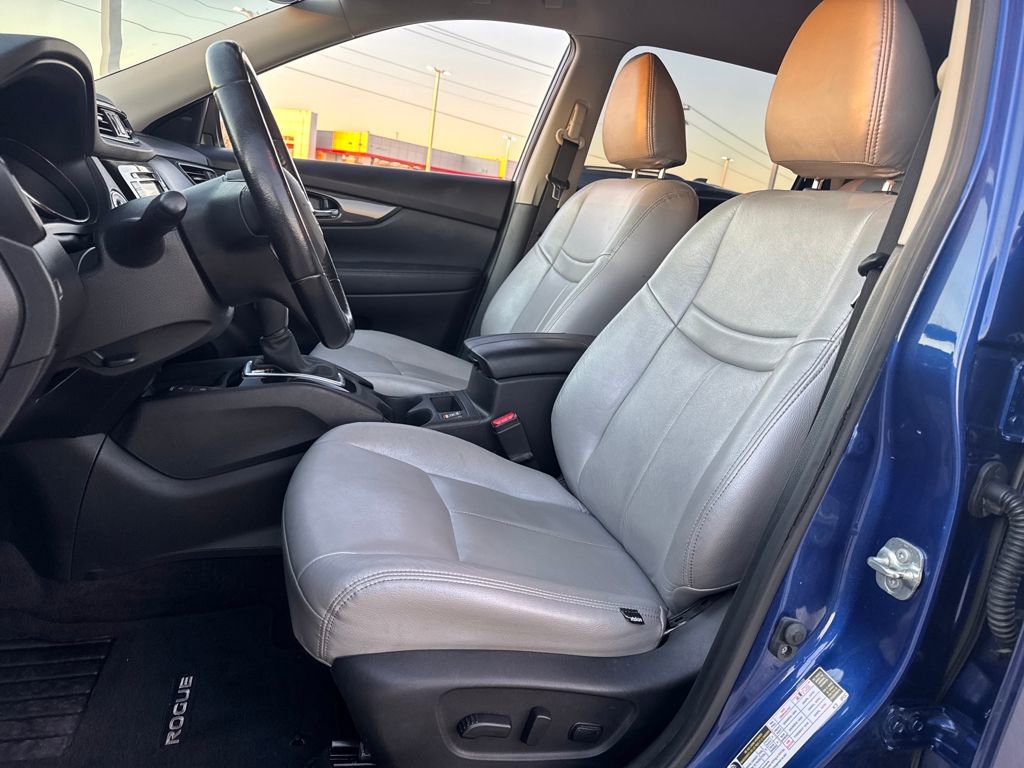 Used 2020 Nissan Rogue SV w/ Premium Package image 18