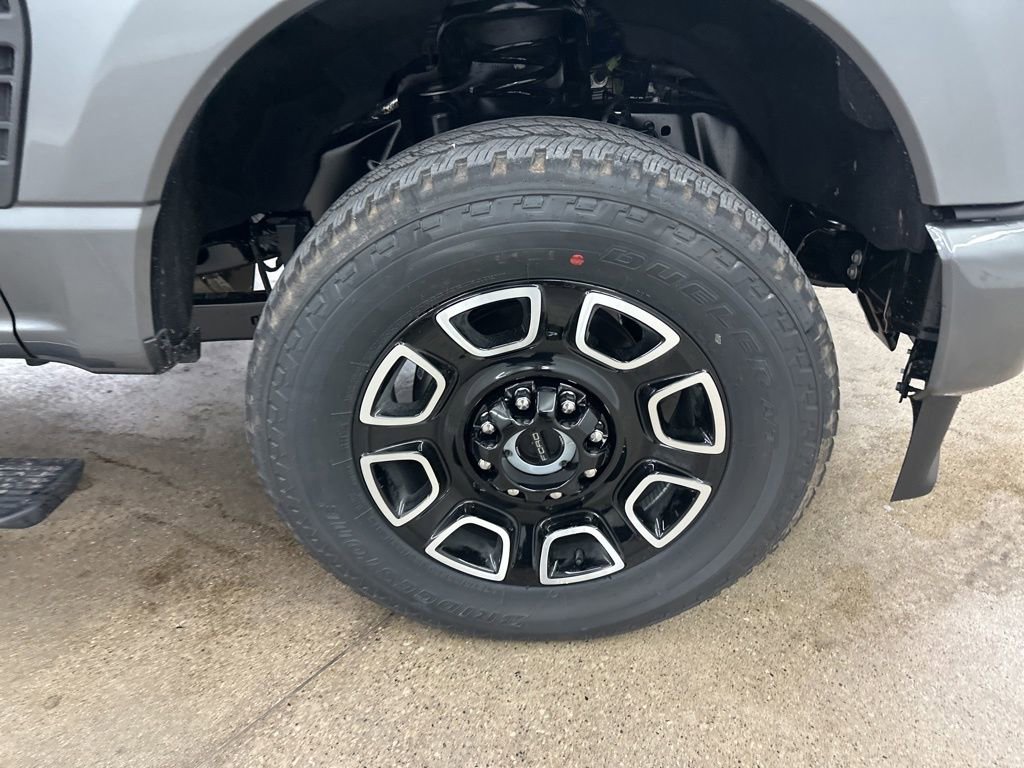 New 2026 Ford F350 Platinum w/ FX4 Off-Road Package image 13
