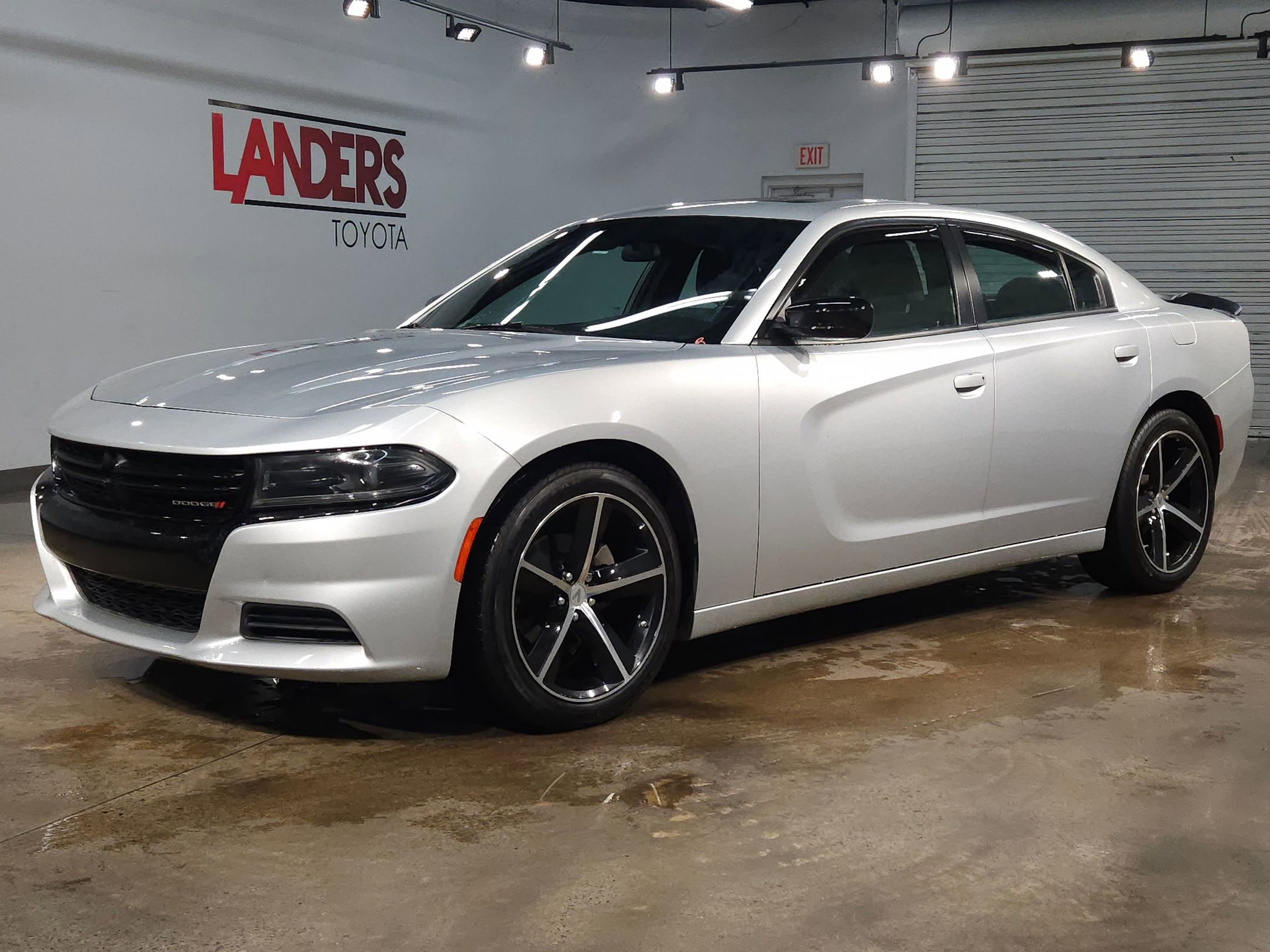 Used 2022 Dodge Charger SXT w/ Blacktop Package image 3