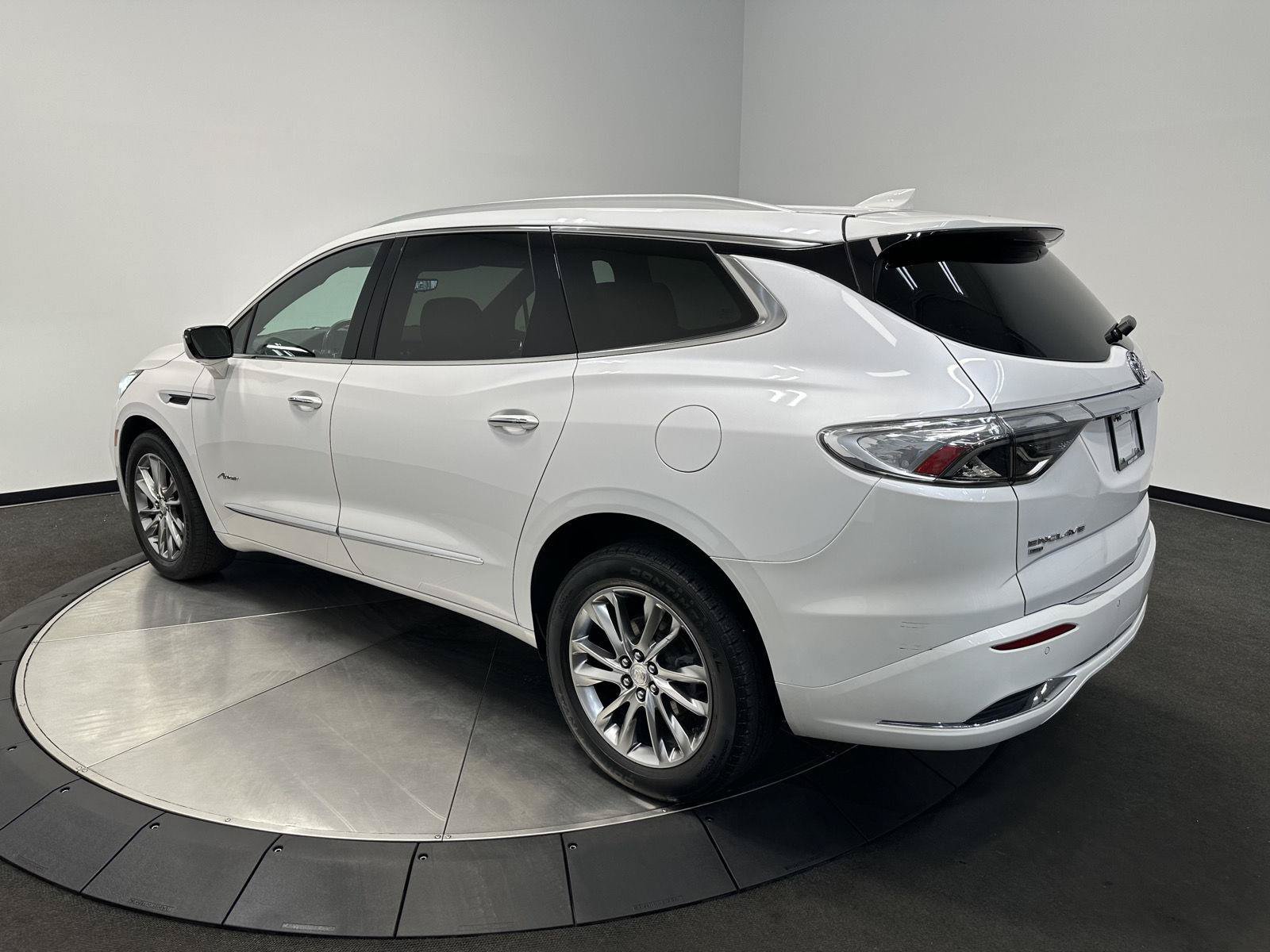 Used 2022 Buick Enclave Avenir w/ Avenir Technology Package AWD/4WD image 5