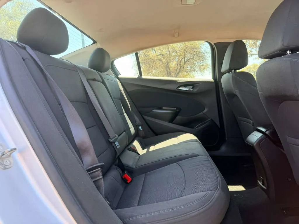 Used 2017 Chevrolet Cruze LT FWD image 14