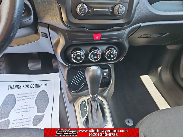Used 2016 Jeep Renegade Latitude FWD image 16