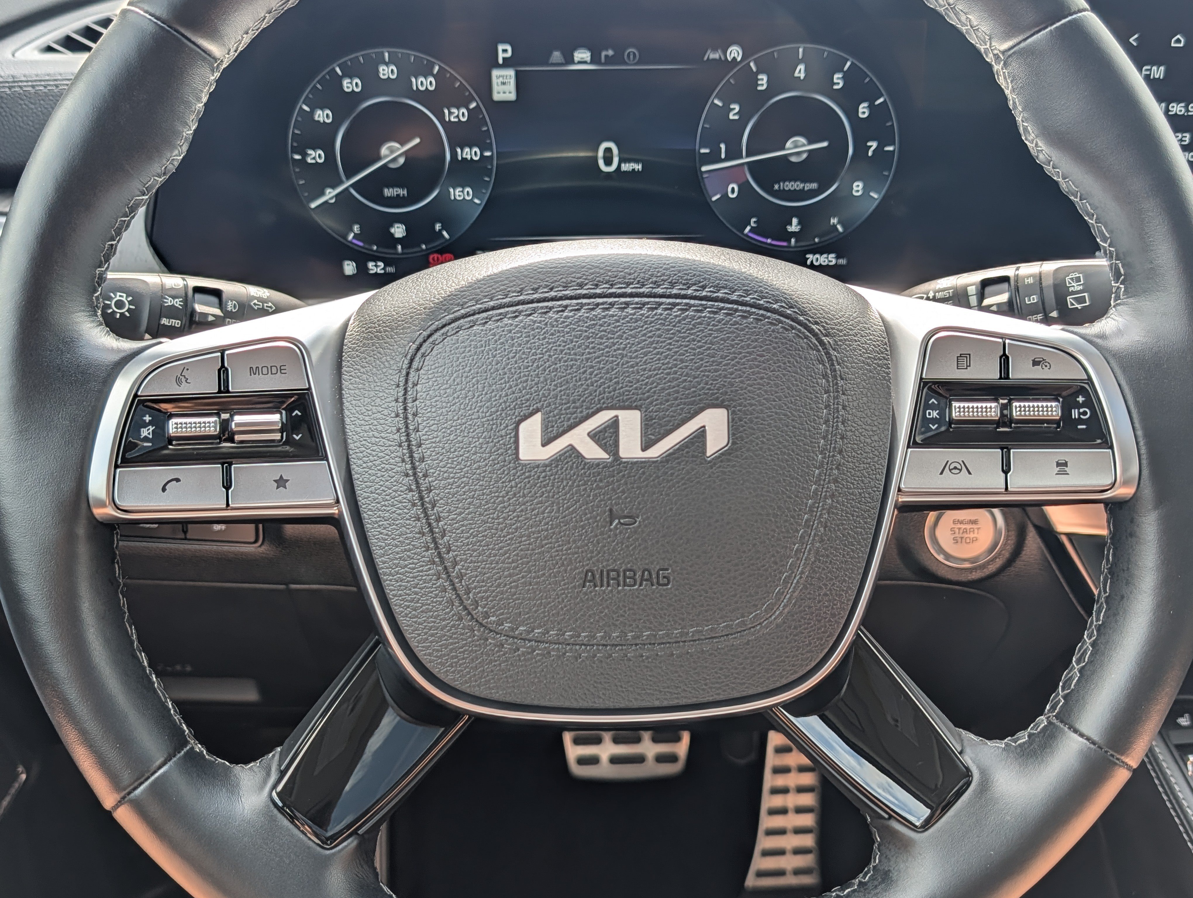 Certified 2025 Kia Telluride SX w/ SX Captain's Chair Package AWD/4WD image 25