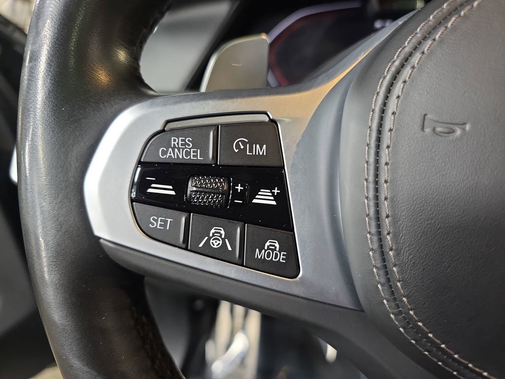 Used 2022 BMW X7 M50i w/ Dynamic Handling Package image 17