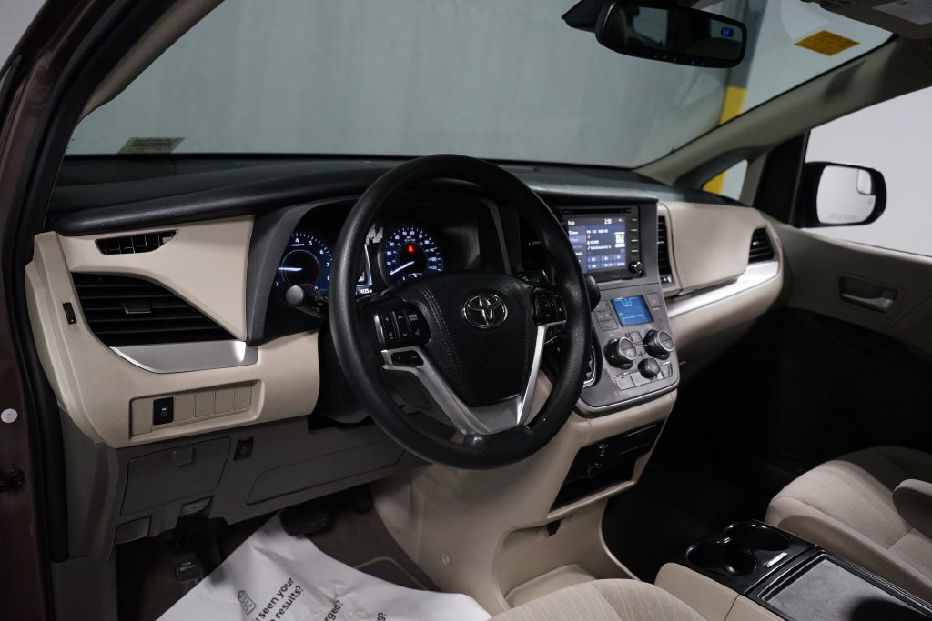 Certified 2020 Toyota Sienna LE FWD image 11